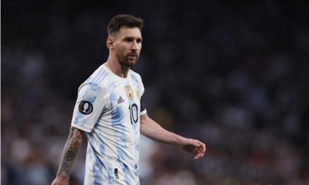 马特拉齐：罗纳尔多是梅西和C罗的结合体，我从不直接防守他